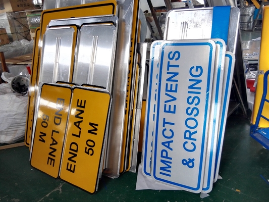 Weatherproof UV Protected Custom Road Closed Detour Thru Traffic Reflective Metal Safety Signs