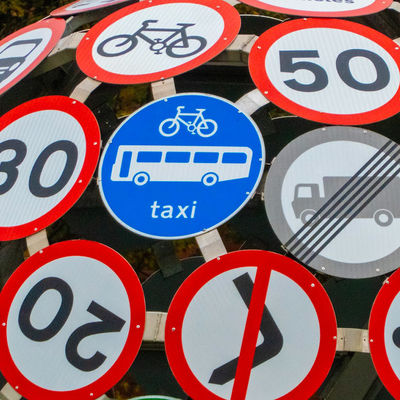 Safety Roadway Safety Traffic Signs Waterproof Traffic Warning Reflective Signage Black Road Work Reflective Sheeting Traffic Signs