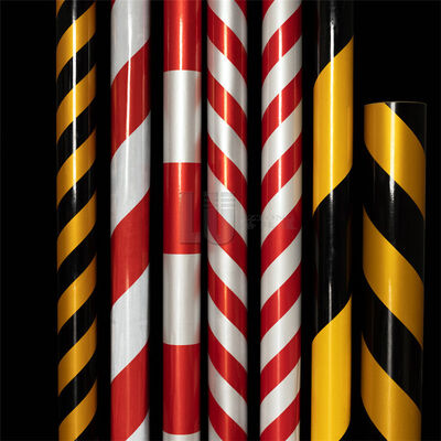 ฟิล์มสะท้อนแสงแนวทแยง เทปสะท้อนแสงสีแดงและสีขาว เทปเตือนความปลอดภัยการจราจร ฟิล์มสะท้อนแสงสีเหลืองและสีดำ