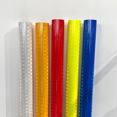 แผ่นสะท้อนแสงอะคริลิกแท่งปริซึมสีเหลืองมะนาวเรืองแสงที่มองเห็นได้สูงสำหรับป้ายจราจรบนรถบัส