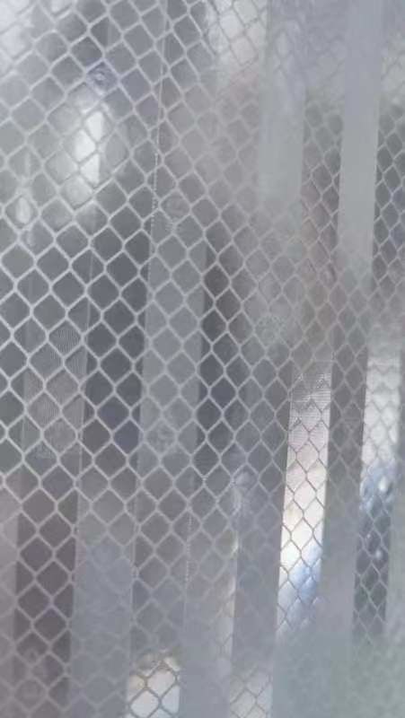 แผ่นสะท้อนแสง PET เกรด EGP ที่ได้รับการออกแบบทางวิศวกรรมแผ่นฟิล์มไวนิลสะท้อนแสงแบบแท่งปริซึมเพื่อความปลอดภัยบนถนน