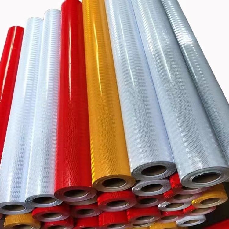 แผ่นสะท้อนแสง PVC Prismatic สำหรับทำป้ายหรือเครื่องหมายสะท้อนแสง ทนทาน 1 ปี