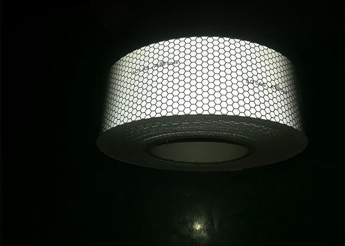 Marine Grade Honeycomb Solas เทปสะท้อนแสงสำหรับผลิตภัณฑ์ช่วยชีวิต 10cm * 45.72m