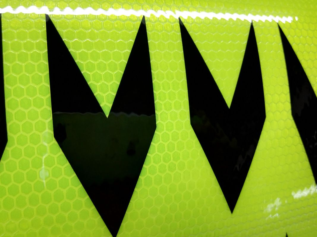Bright Auto สีเหลืองและสีดำความสามารถในการมองเห็นสูงเทปกาวสะท้อนแสง 5cm * 50 ม. / ม้วน Arrow Marks